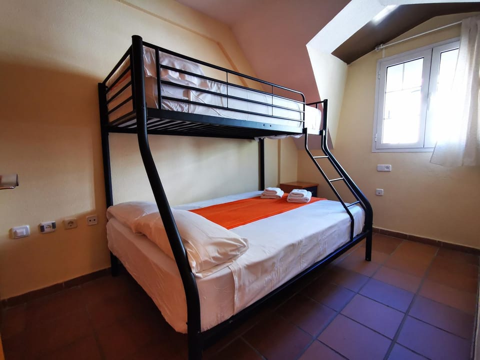 Bed, Bedroom, bunk bed