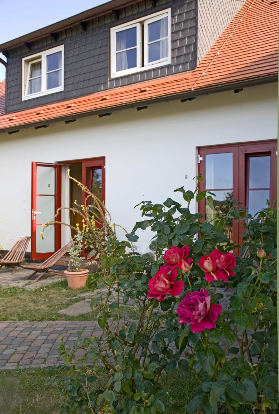 Property building, Facade/entrance, Garden