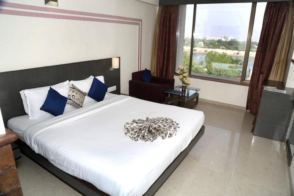 Bed, View (from property/room), Photo of the whole room, Bedroom