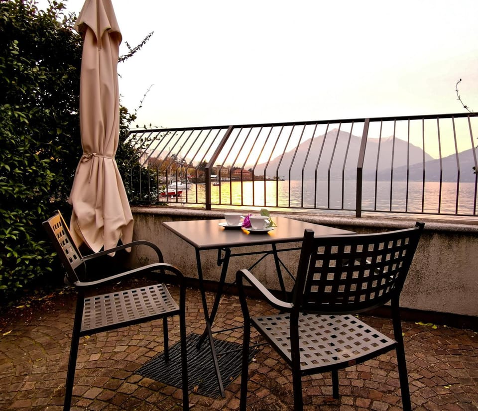 Patio, Balcony/Terrace, Lake view, Mountain view