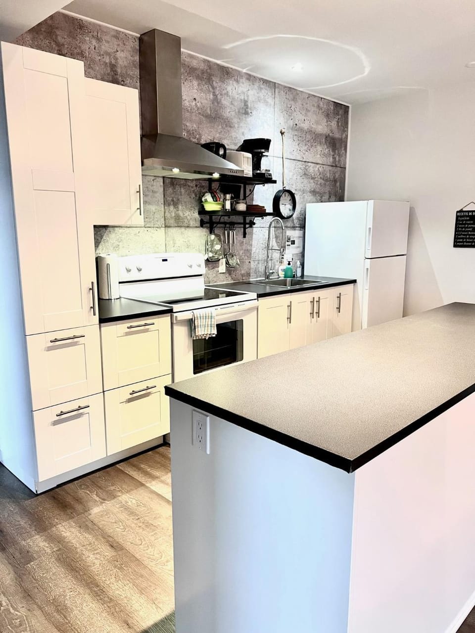 dishwasher, minibar, pet friendly, stove, kitchen