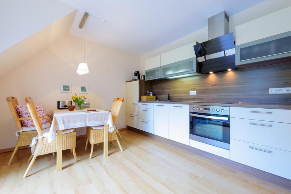 Kitchen or kitchenette, Photo of the whole room, Decorative detail