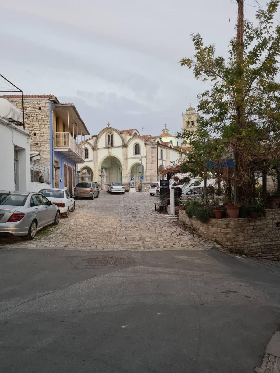 Neighbourhood, Location