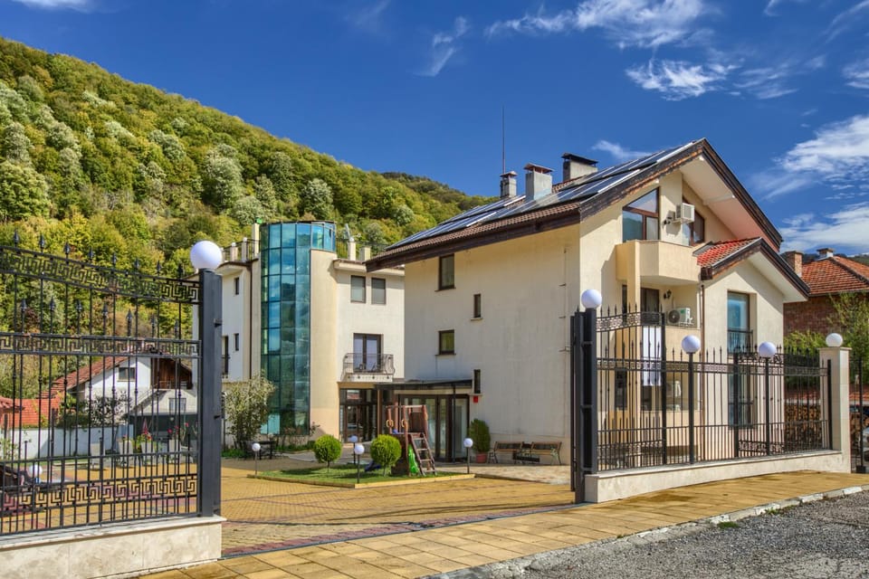 Property building, Street view