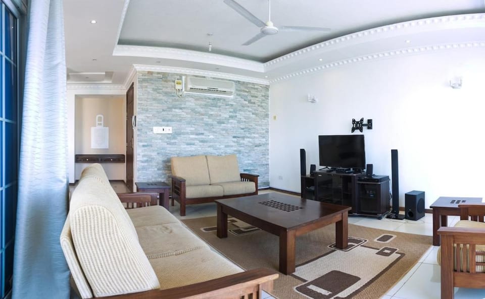 Nyali Beach 2BR Seaview Apartment - Pool & Beach Access - Sleeps 4 Apartment in Mombasa