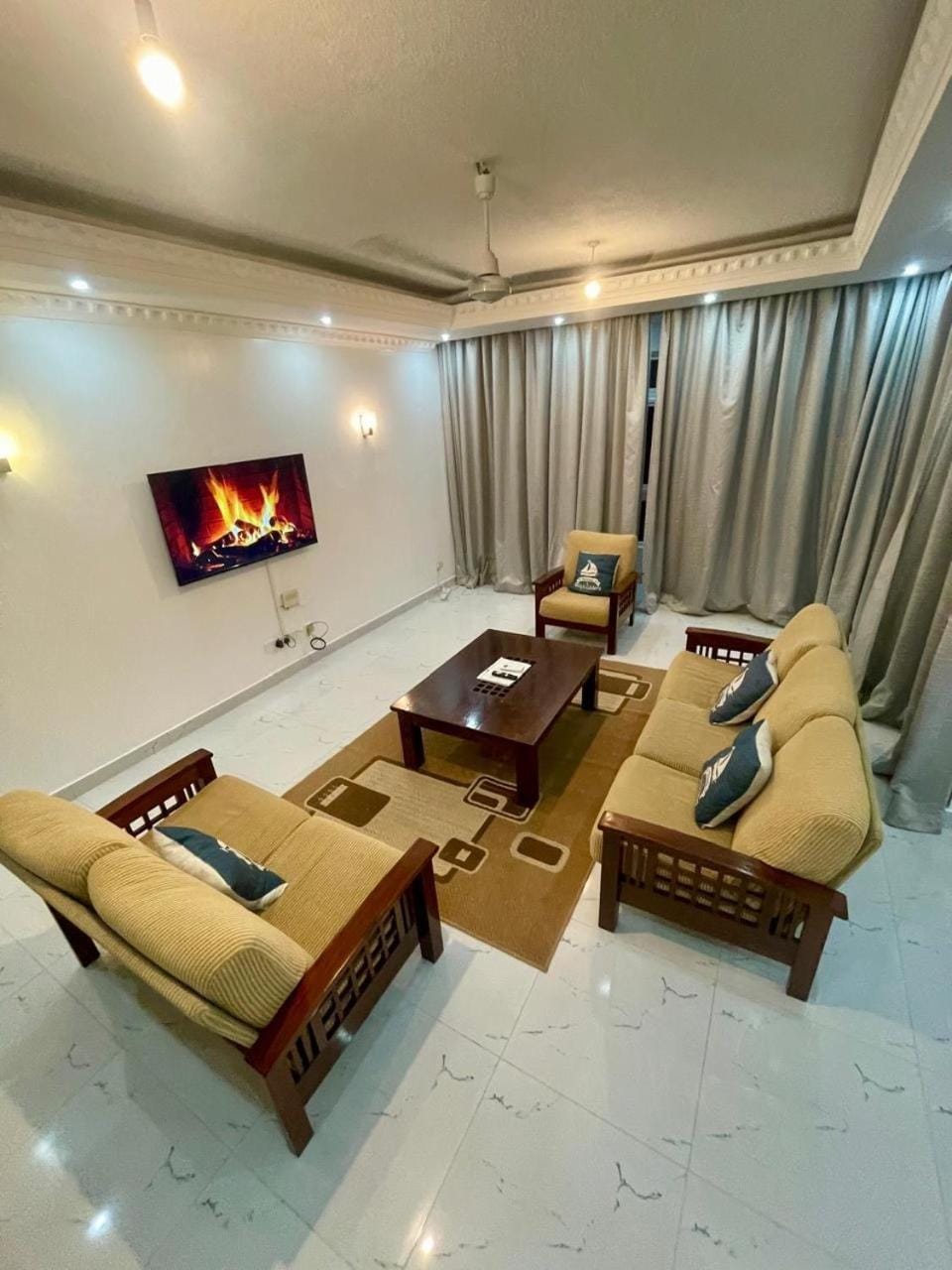 Nyali Beach 2BR Seaview Apartment - Pool & Beach Access - Sleeps 4 Apartment in Mombasa