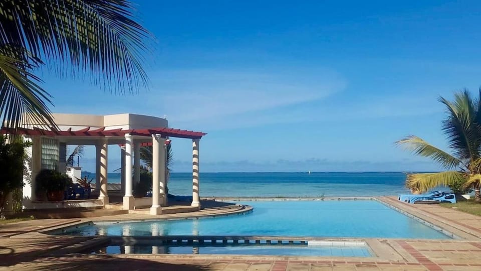 Nyali Beach 2BR Seaview Apartment - Pool & Beach Access - Sleeps 4 Apartment in Mombasa