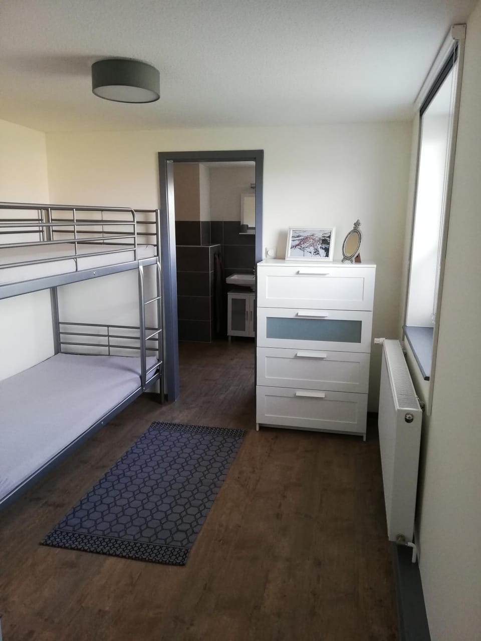Bedroom, bunk bed