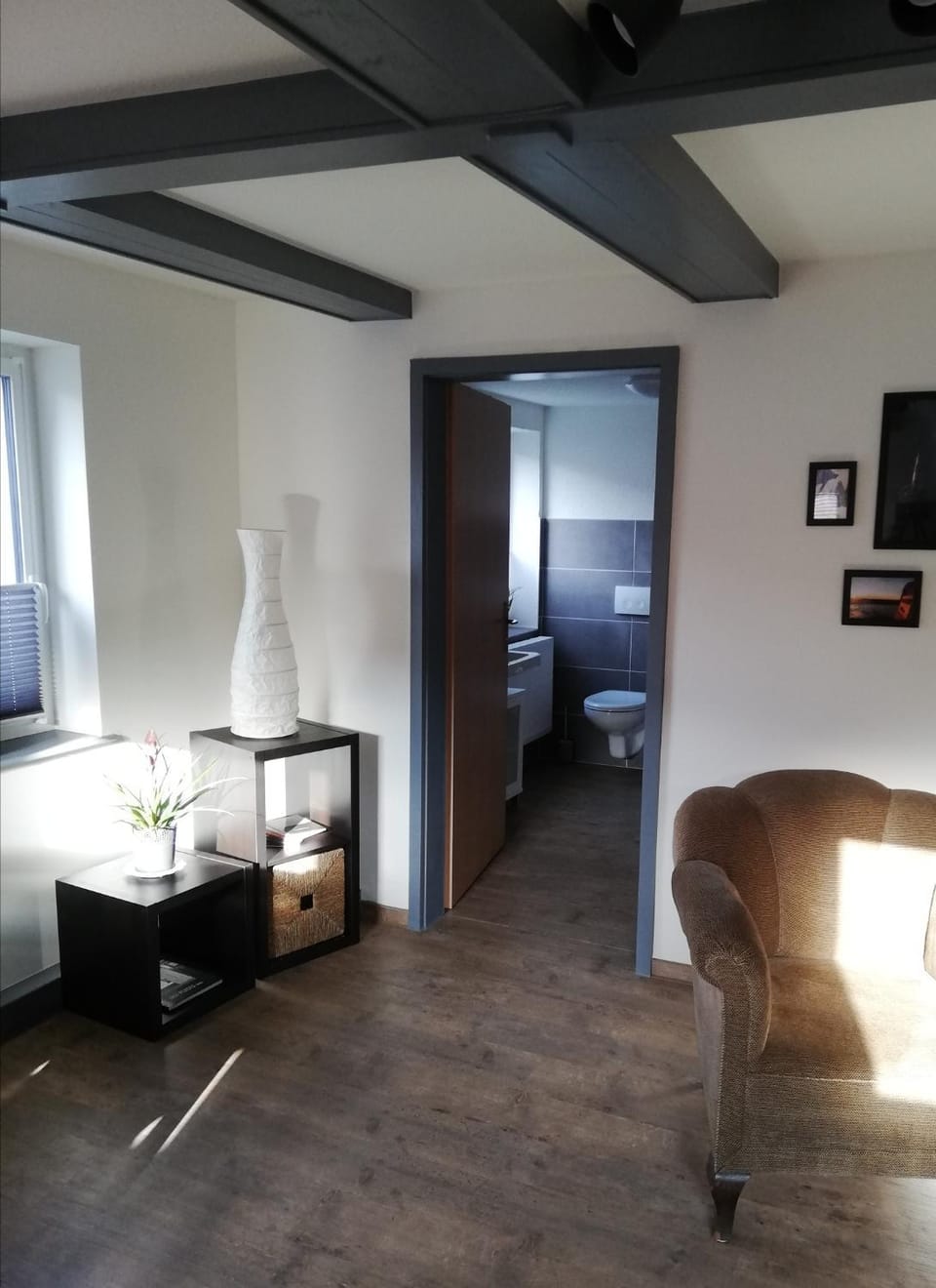Living room, Photo of the whole room