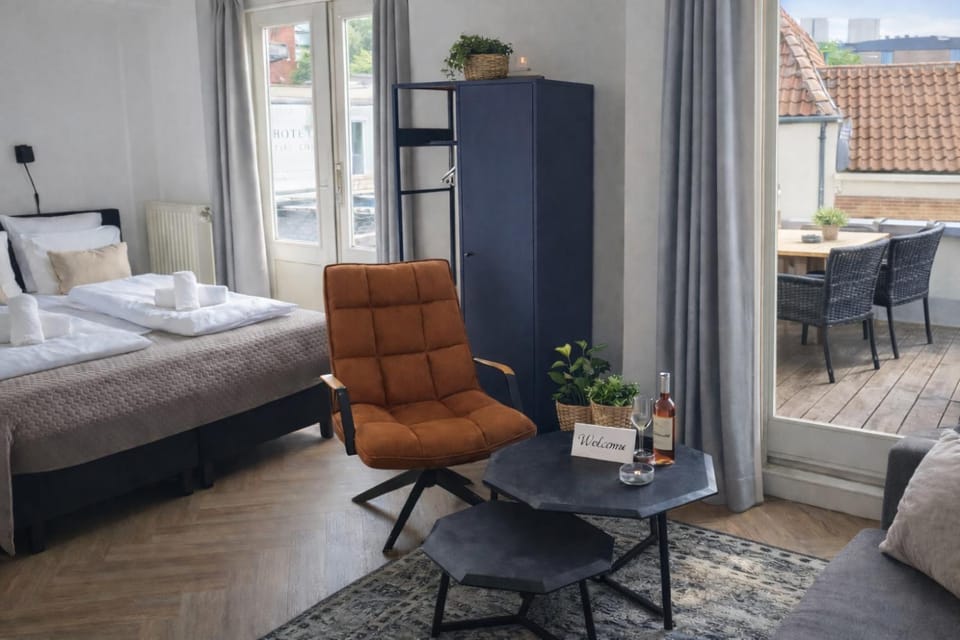 Bed, Balcony/Terrace, Living room, Photo of the whole room, Seating area, Bedroom