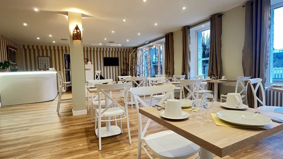 Restaurant/places to eat, Banquet/Function facilities