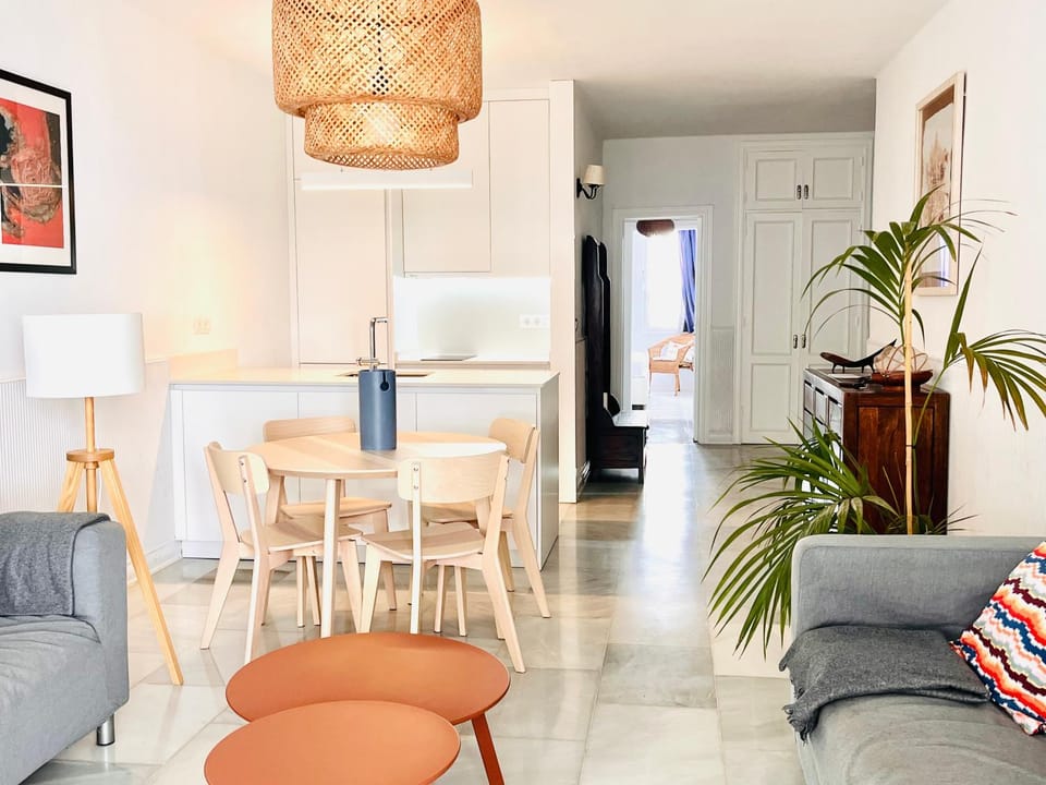 Kitchen or kitchenette, Living room, Dining area