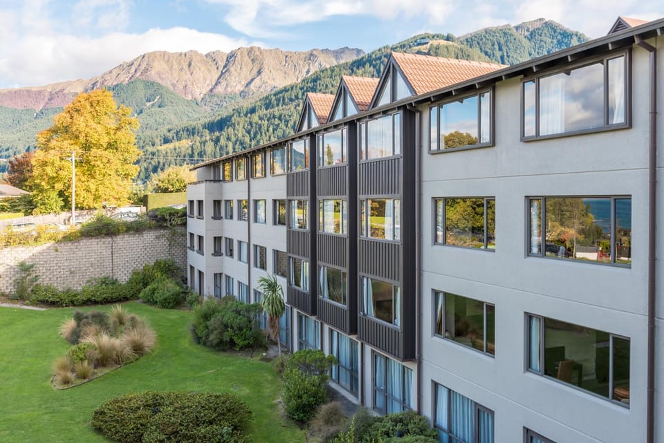 Property building, Natural landscape, Garden, Garden view, Mountain view
