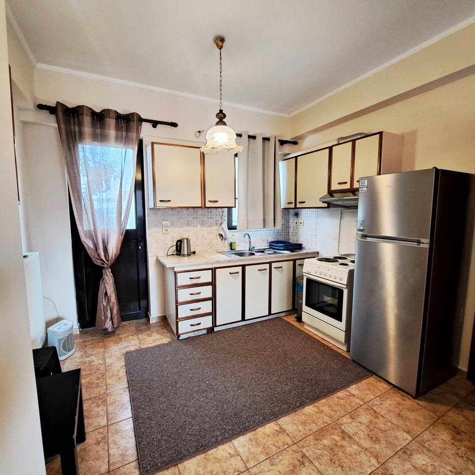 Kitchen or kitchenette, oven, pet friendly, stove