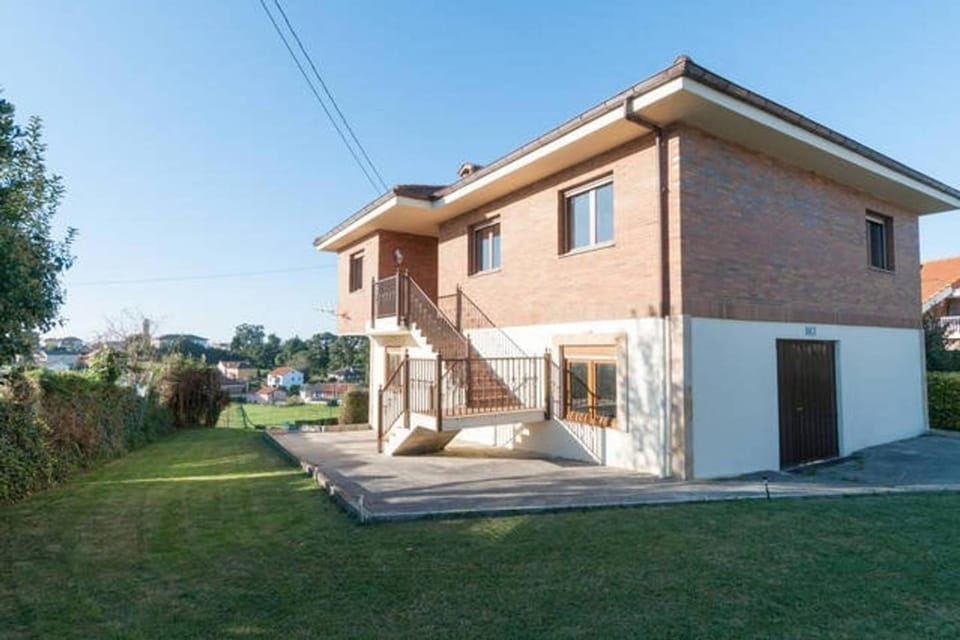 Off site, Day, BBQ facilities, Garden, Balcony/Terrace, Pets