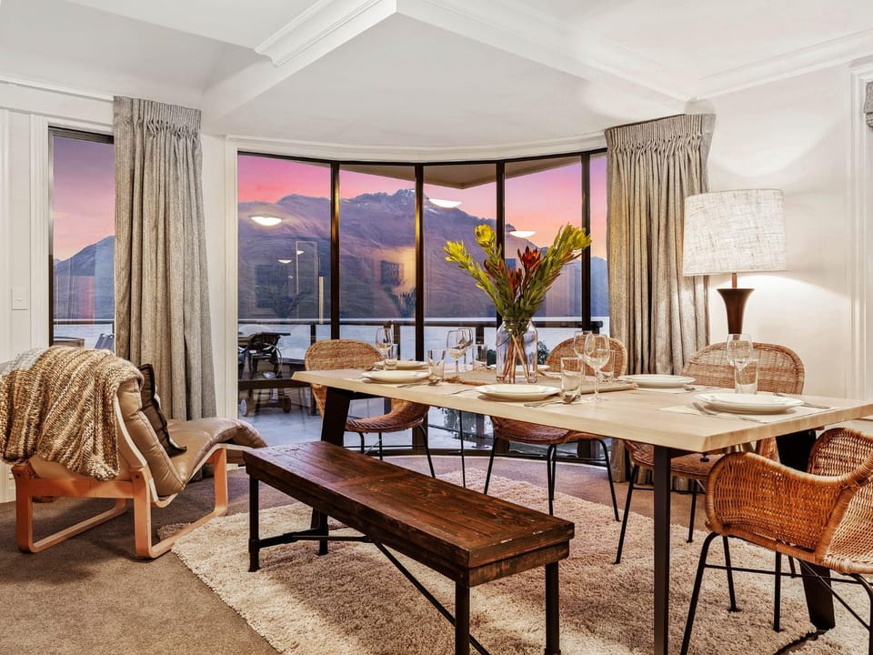 Dining area, Lake view, Mountain view