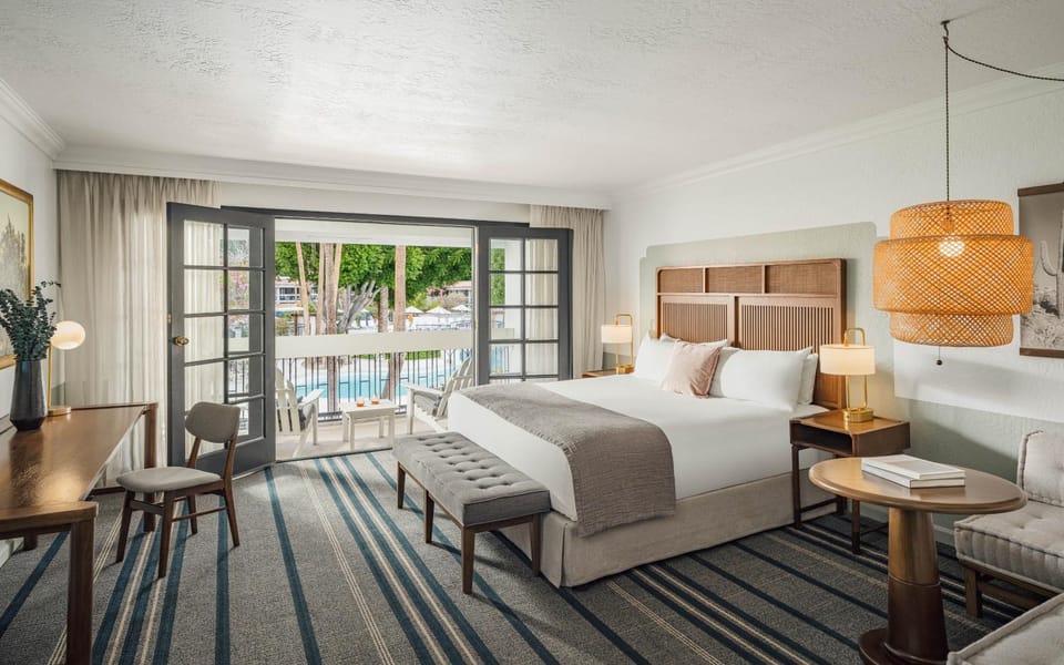 Bed, Balcony/Terrace, Pool view