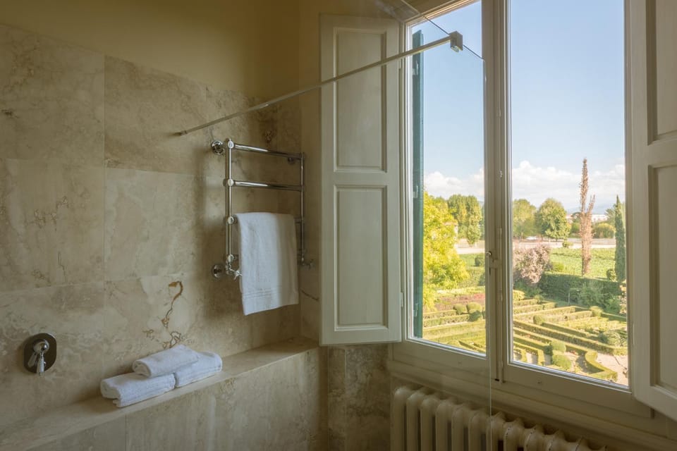 3bdrm luxury Apartment in Tuscan Villa,Private Estate, shared Swimmingpool Apartment in Florence