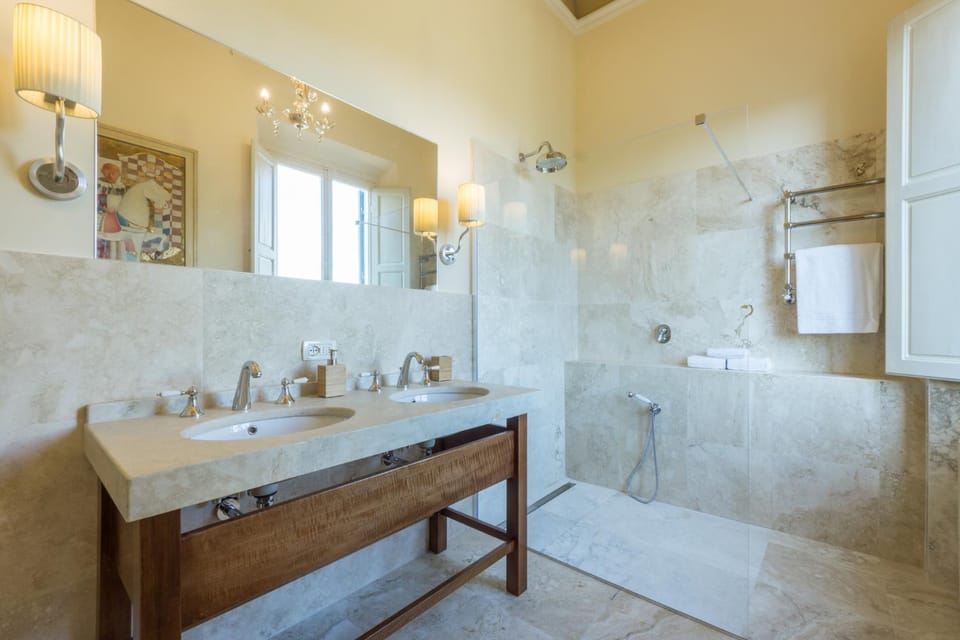 3bdrm luxury Apartment in Tuscan Villa,Private Estate, shared Swimmingpool Apartment in Florence