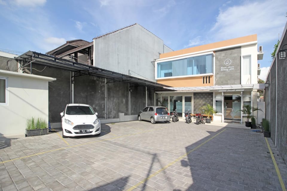 Property building, Facade/entrance