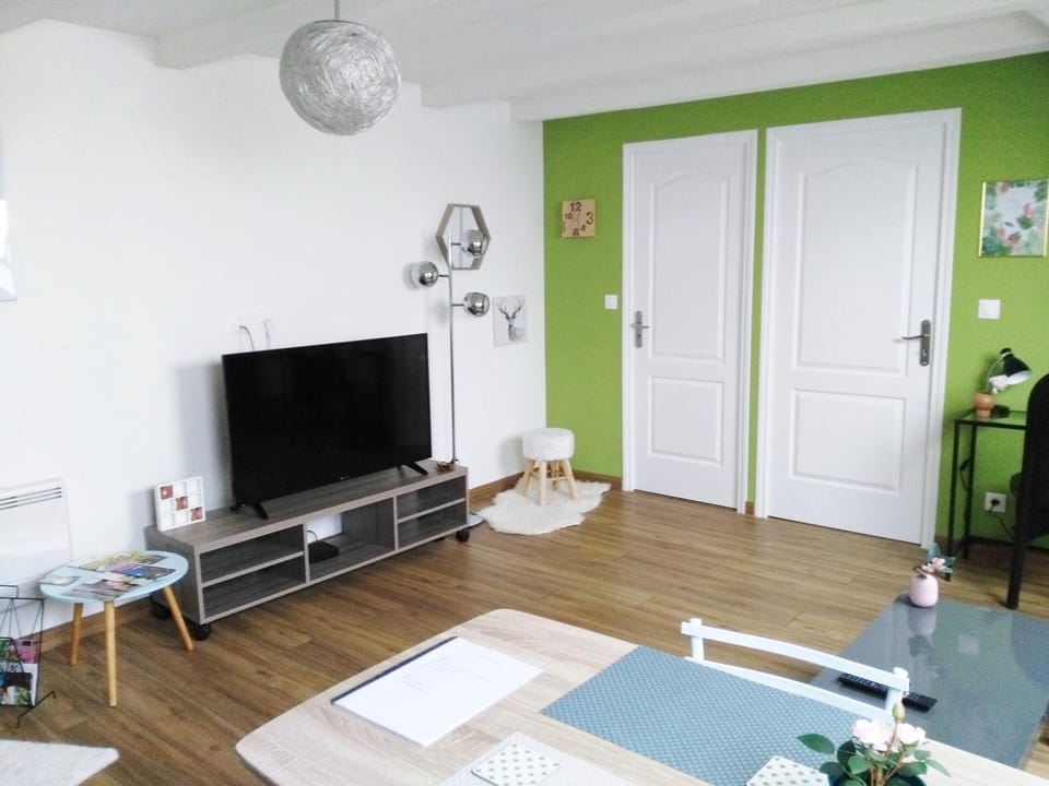 Communal lounge/ TV room, TV and multimedia, Living room