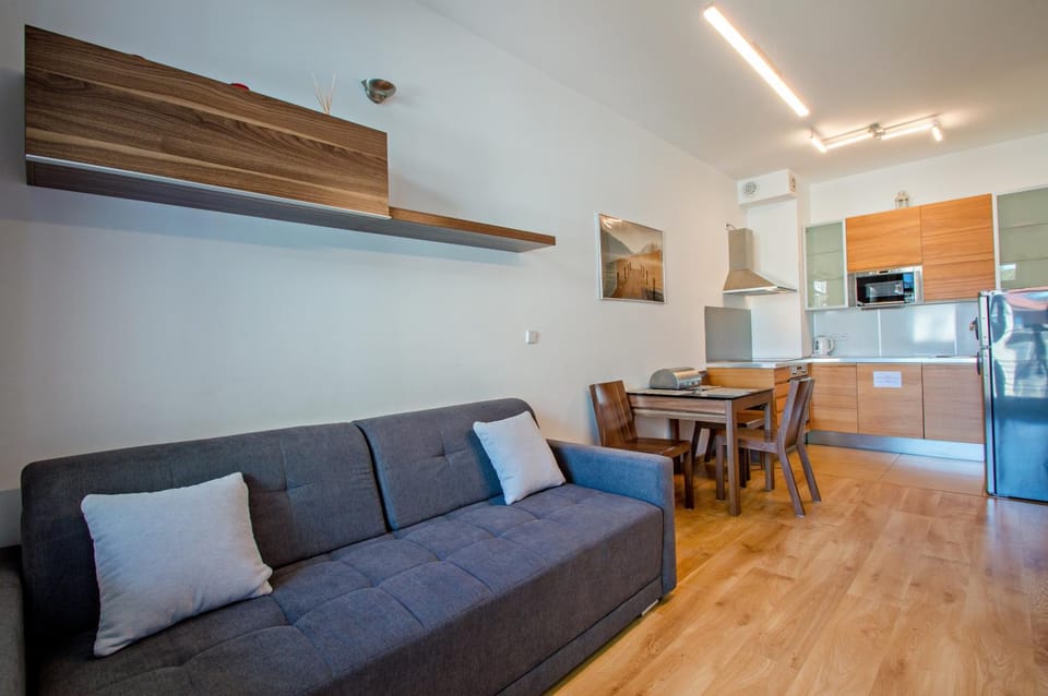 Kitchen or kitchenette, Living room, Seating area, Dining area