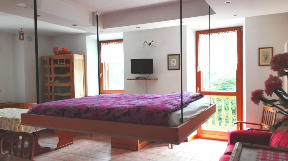 Bed, Living room