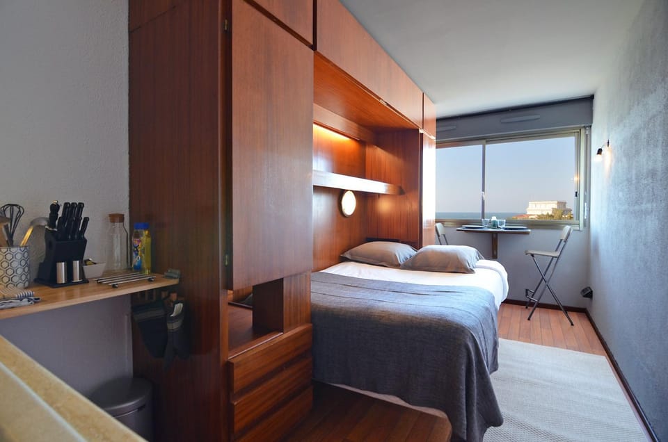 Bed, Living room, Dining area, Sea view