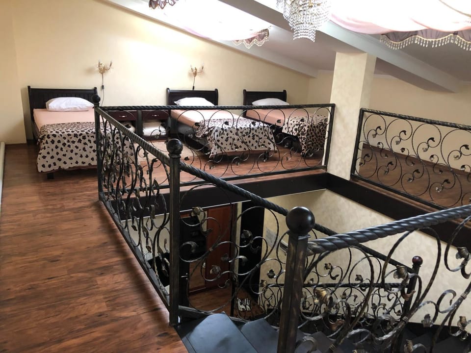 Photo of the whole room, Decorative detail