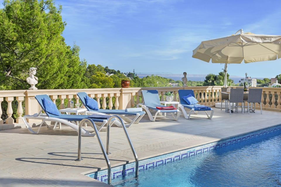Natural landscape, Sea view, Swimming pool, sunbed