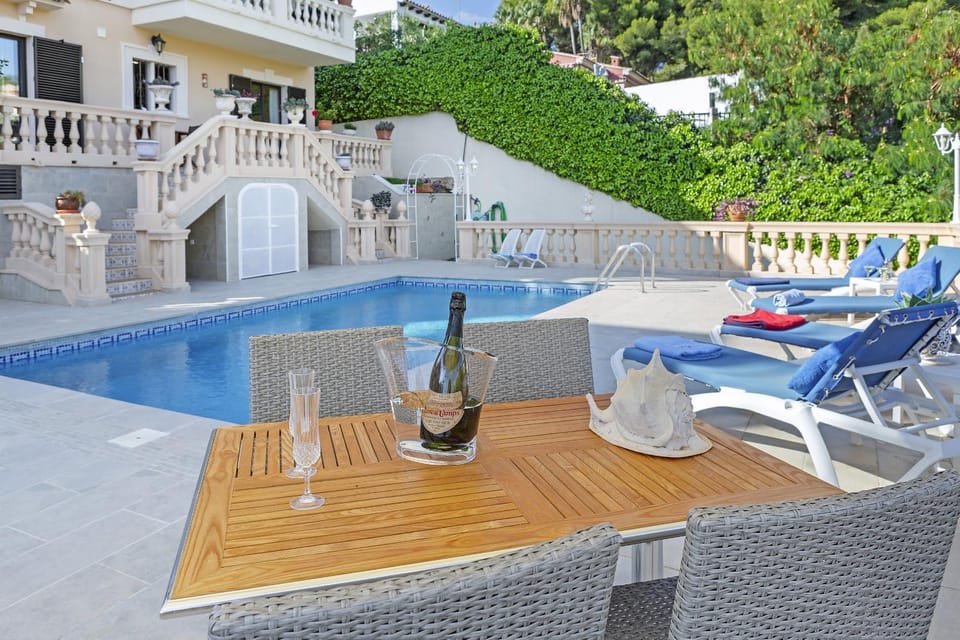 Balcony/Terrace, Swimming pool, sunbed