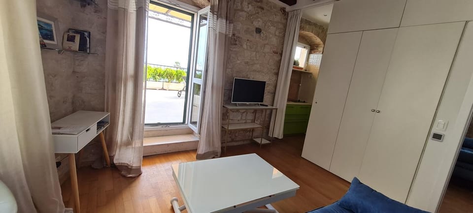 TV and multimedia, Photo of the whole room