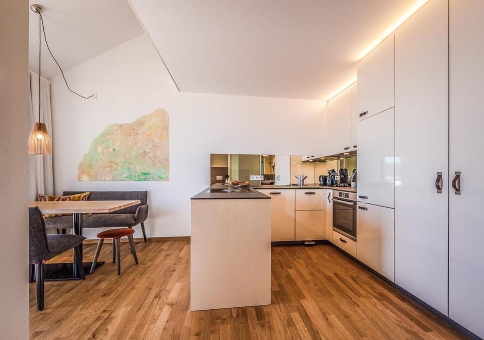 Kitchen or kitchenette, Seating area, Dining area