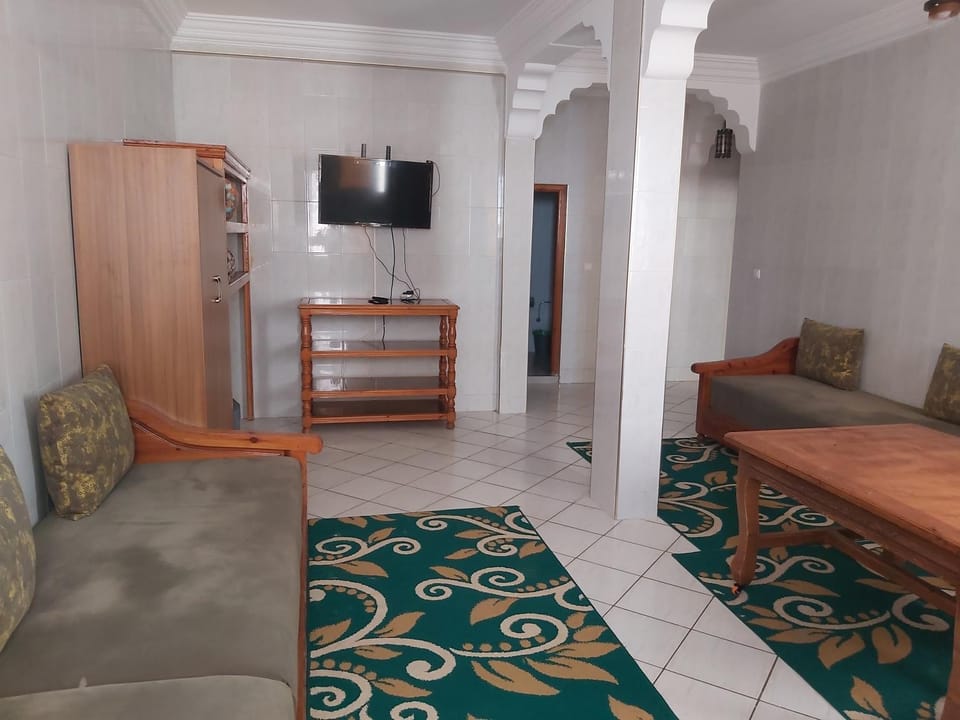 Communal lounge/ TV room, TV and multimedia, Kitchen or kitchenette, Living room, Photo of the whole room, Seating area