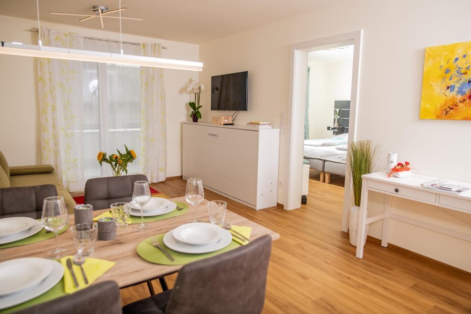 TV and multimedia, Photo of the whole room, Dining area