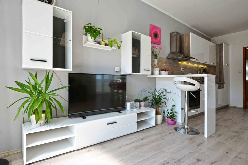 TV and multimedia, Kitchen or kitchenette