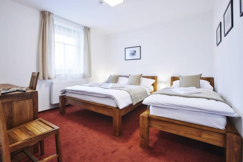 Bed, Bedroom, towels