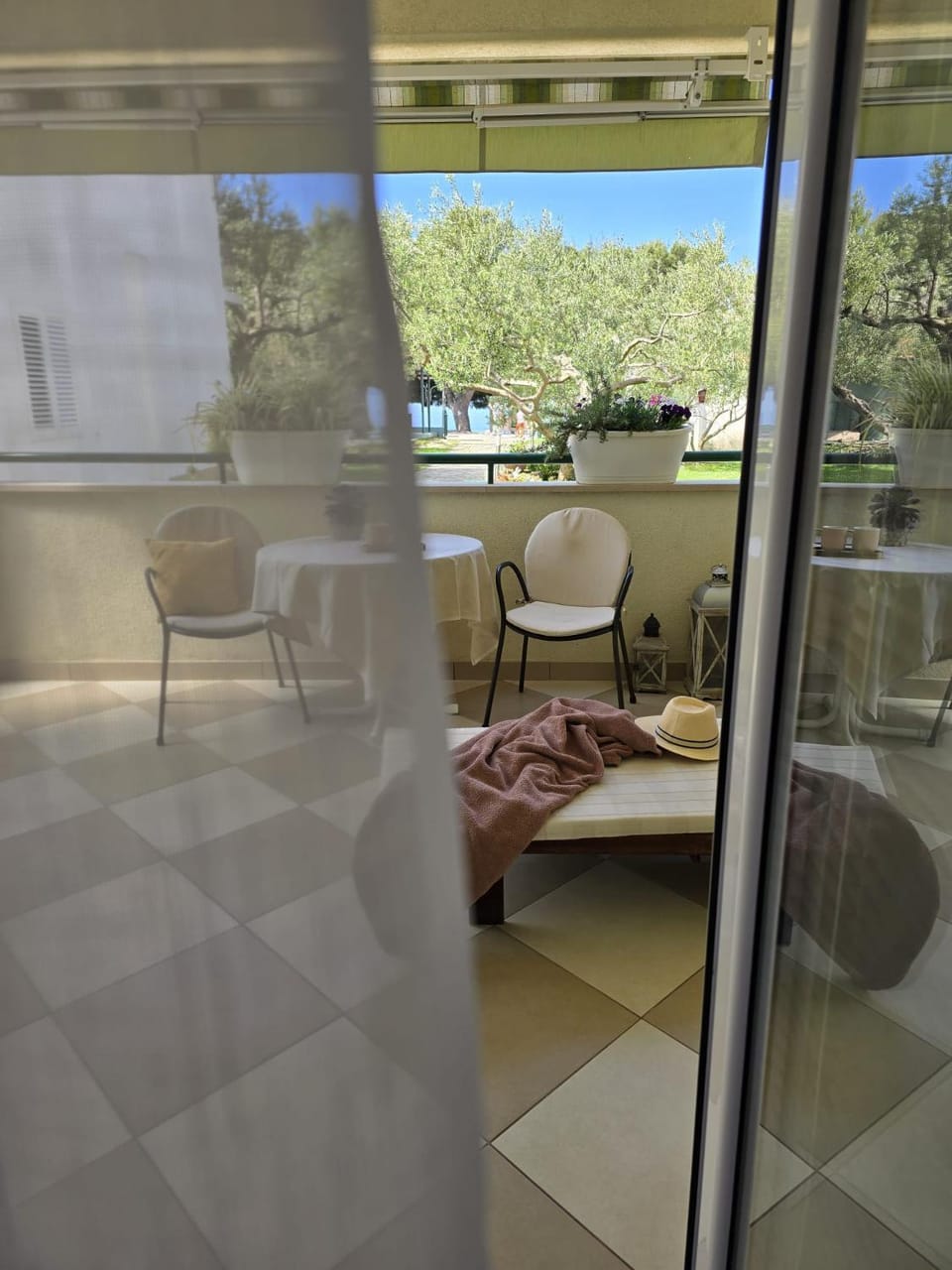 View (from property/room), Balcony/Terrace, sunbed