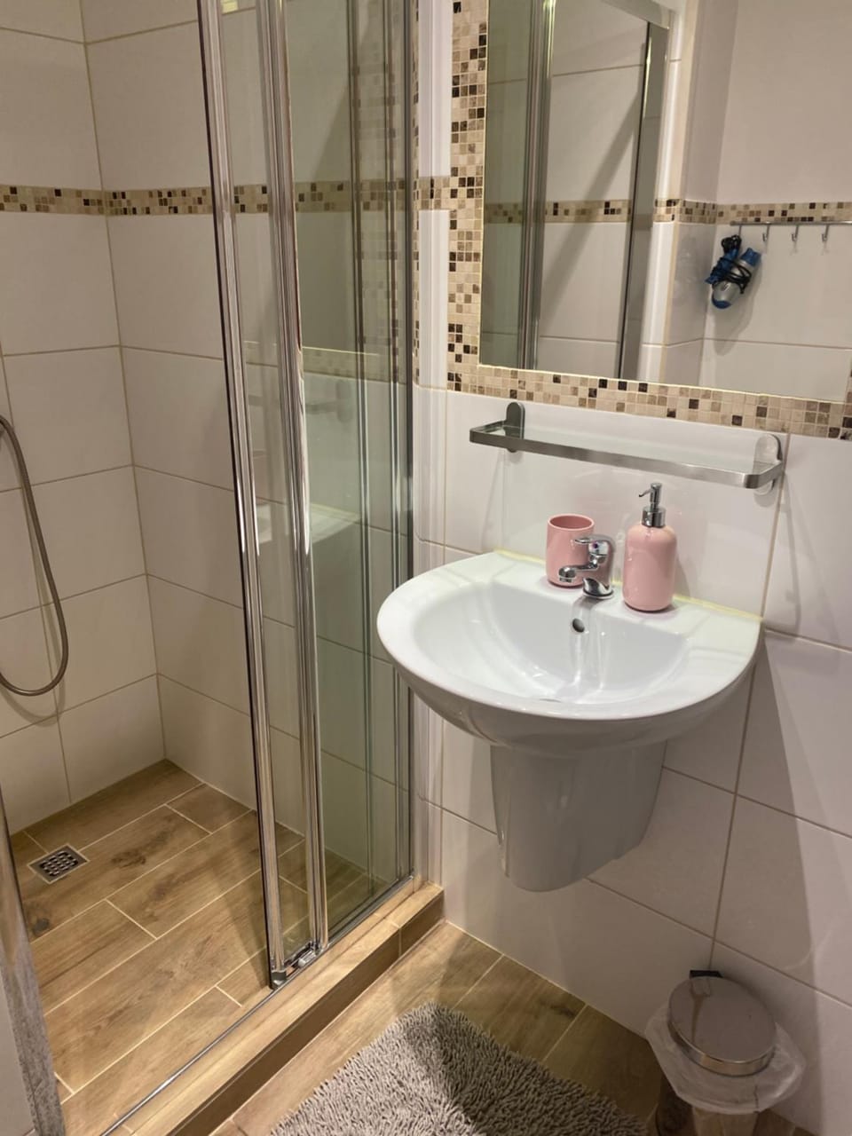 Shower, Bathroom, towels