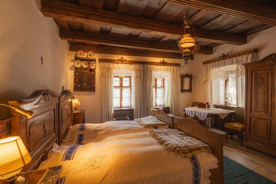 Bed, Photo of the whole room, Seating area, Bedroom, wardrobe