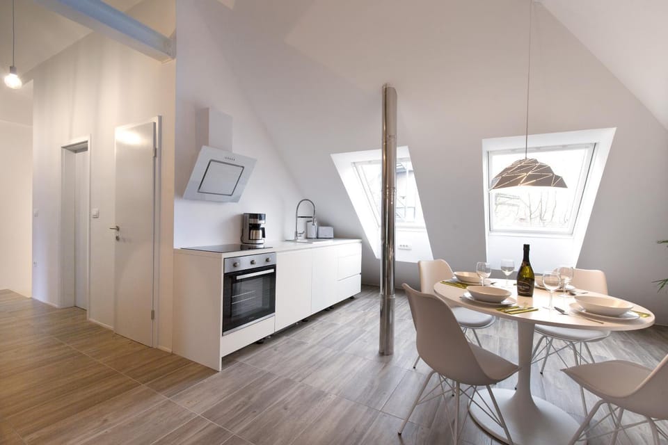 Coffee/tea facilities, Kitchen or kitchenette, Dining area