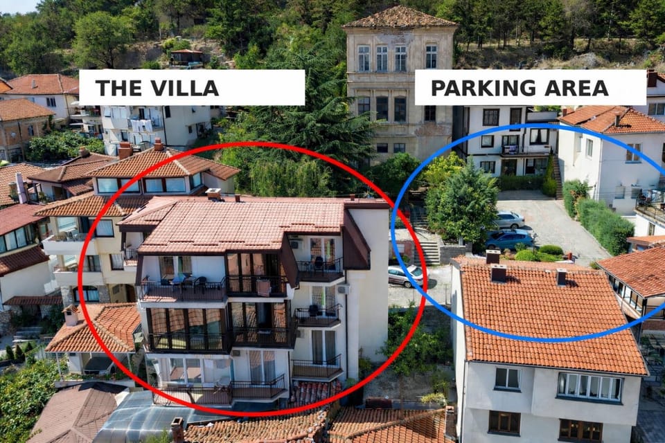 Property building, Bird's eye view, Street view, Location, Parking