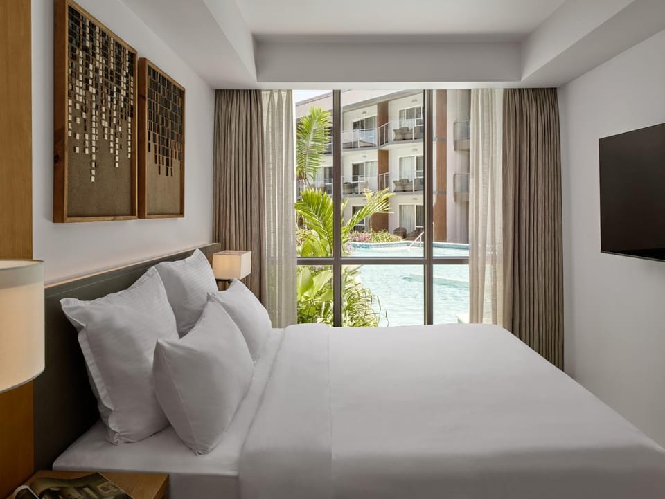 Bed, View (from property/room), Bedroom, Pool view