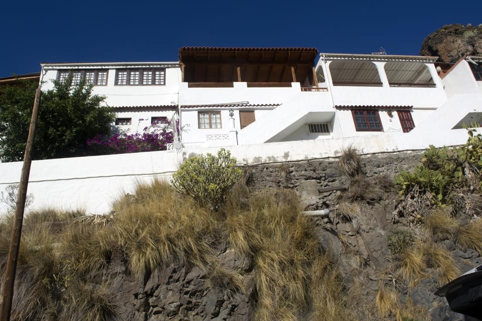 Facade/entrance, Off site, Location