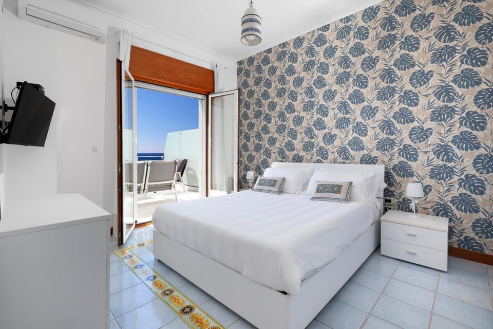 Bed, TV and multimedia, Photo of the whole room, Bedroom, air conditioner