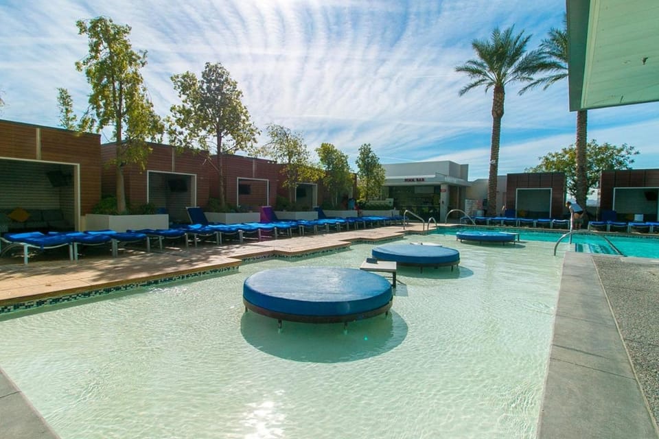 Palms Place strip view condo Apartment hotel in Paradise