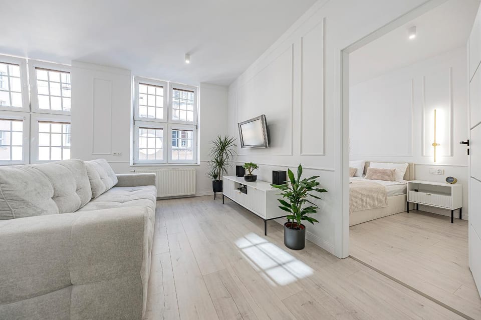 Bed, TV and multimedia, Living room, Photo of the whole room, Bedroom