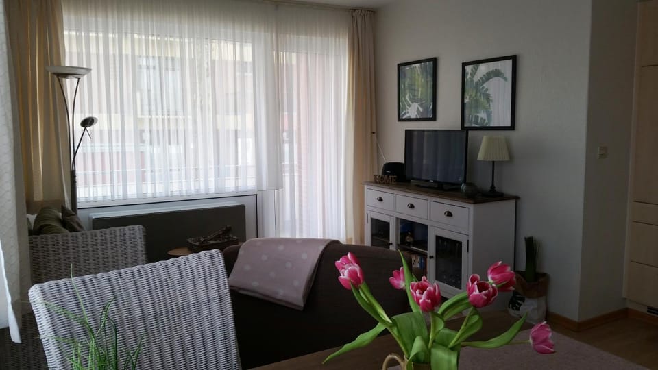 Photo of the whole room, Decorative detail