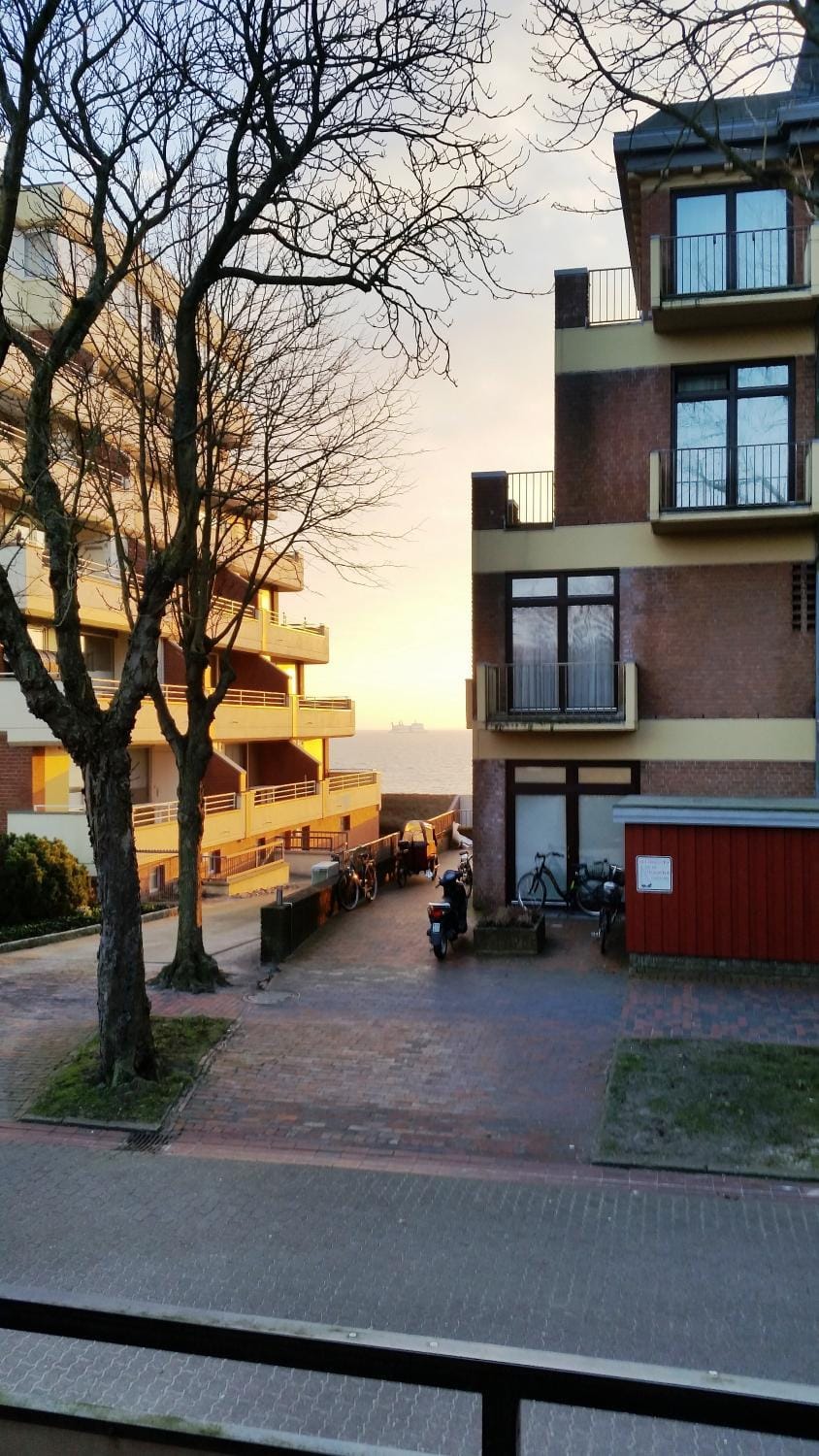 Off site, Neighbourhood, Natural landscape, Beach, On site, Area and facilities