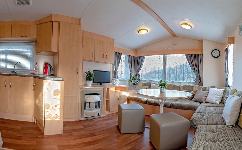 Communal lounge/ TV room, Living room